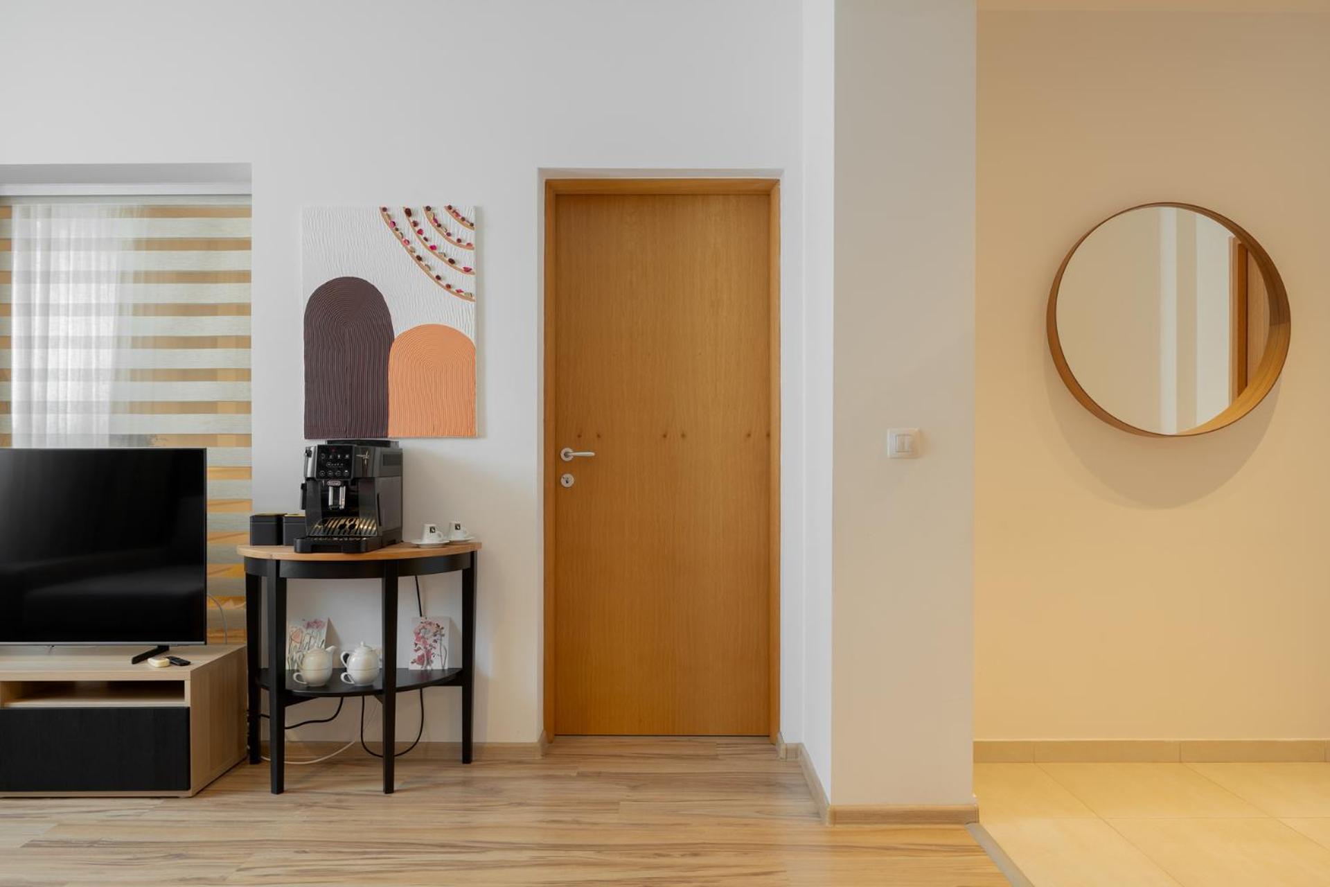 Airport Rin Nord Residence Apartment - Self Check-In オトペニ エクステリア 写真